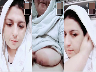 BEAUTIFUL PAKISTANI BHABHI SQUEEZING BIG BOOBS & FINGERING HER JUICY PUSSY SHOWING ON VC
