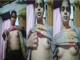 Horny Bhabhi Pressing Boobs