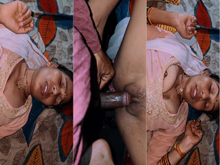 Hot Desi Slim Wife Shows Boobs and Fucking