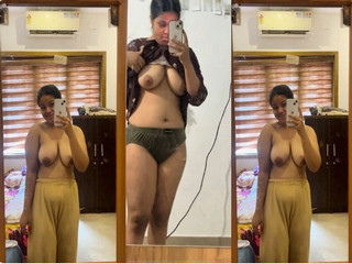 Mallu Couple Wife Showing & Squeezing Boobs Giving a Blowjob